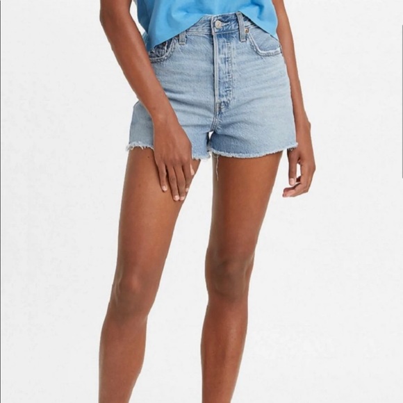 Levi’s Ribcage Shorts - Picture 4 of 8